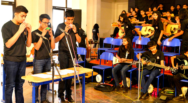 STUDENTS CREATE RECORD OF PLAYING 
										NATIONAL ANTHEM ON 100 GUITARS