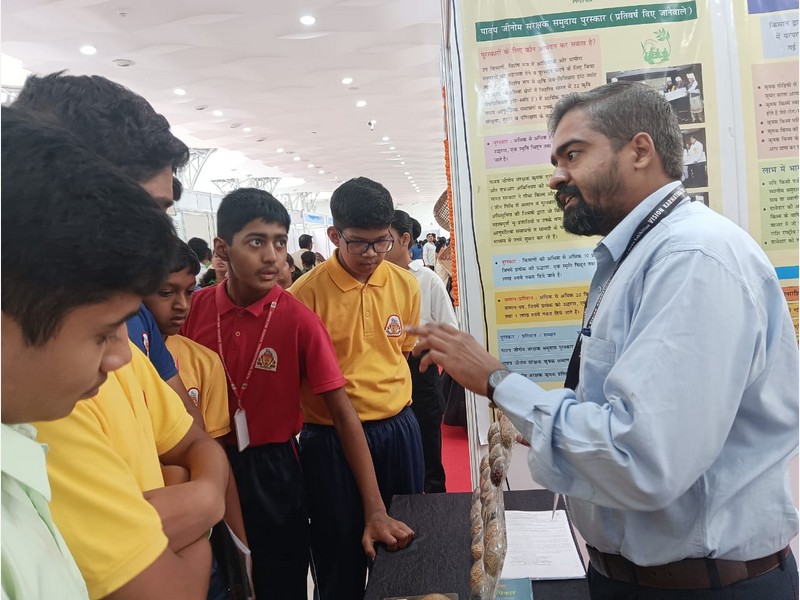 Students Embark on an Enlightening Educational Visit to 'Vision Karnataka 2025'