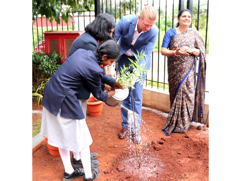 Planting the PASCH Plant by the German Delegates.