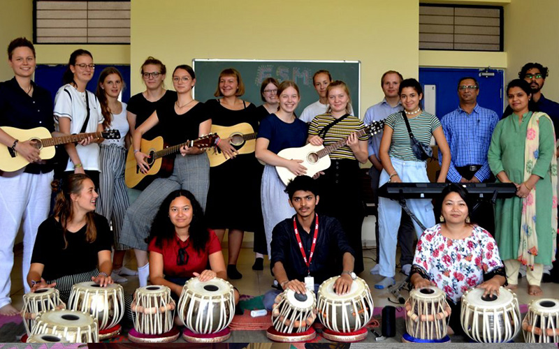 Hindustani music by the Furtados team